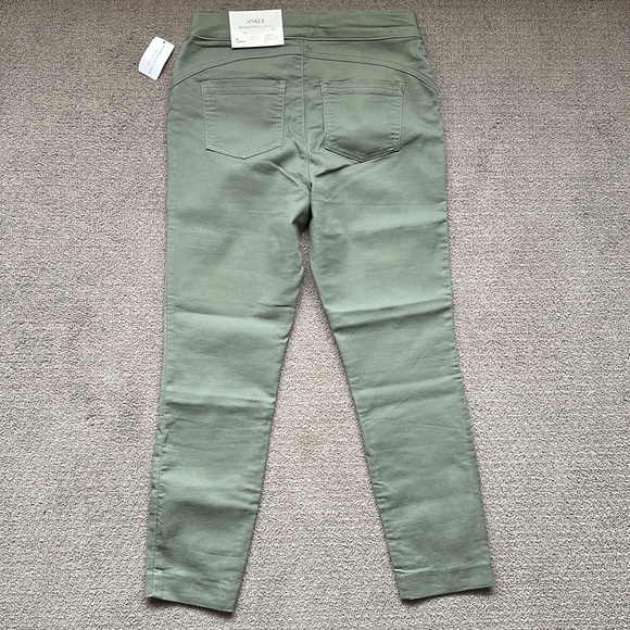 •CHRISTOPHER & BANKS• NWT Women’s High Rise Relaxed Fit Ankle Pant - Picture 7 of 10